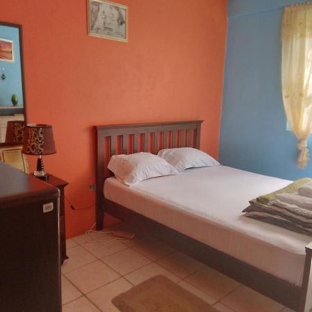 Danglez Bed & Breakfast Bataka Bagian luar foto